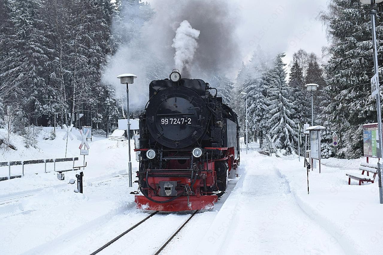 冬天行驶蒸汽机车图片交通