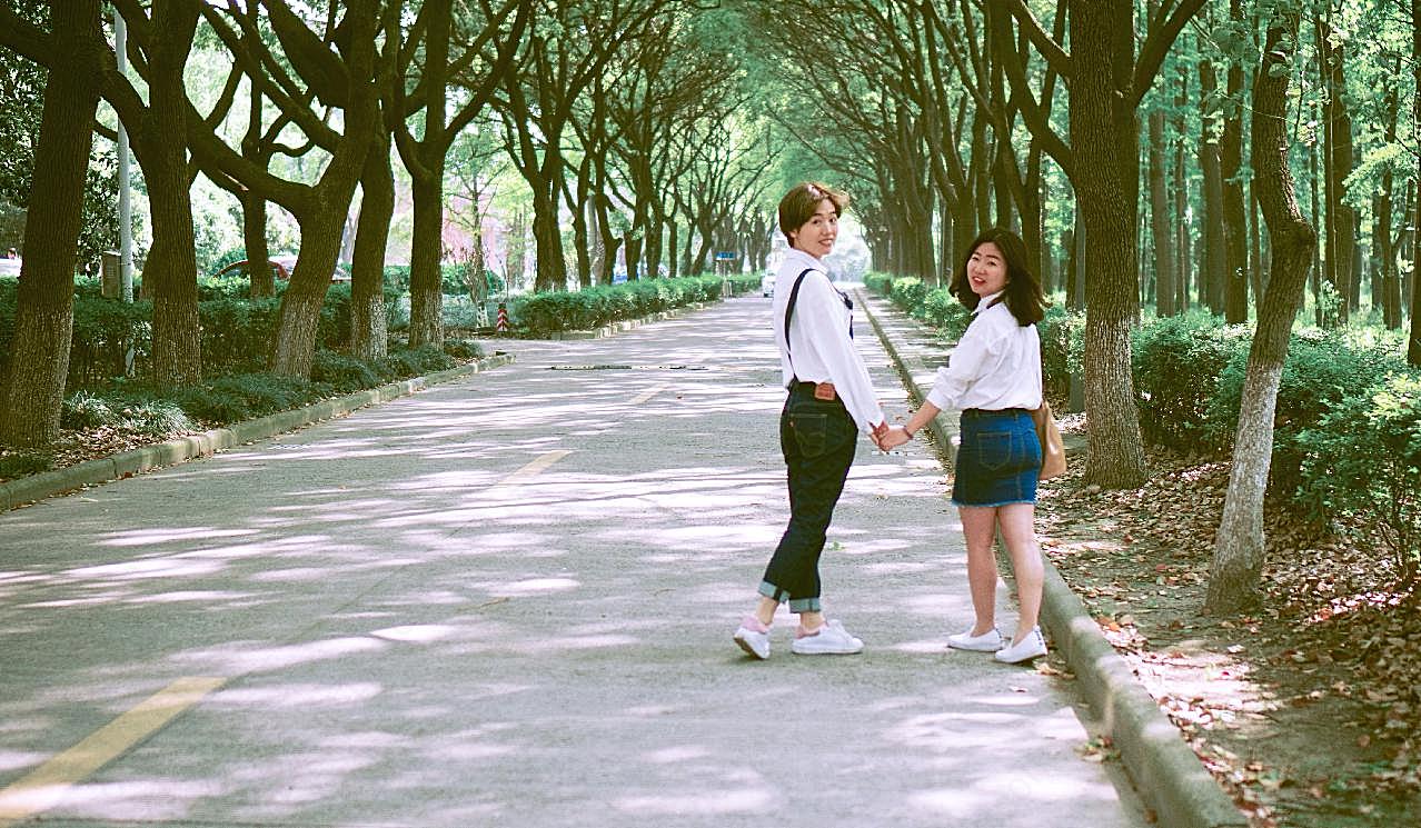 大学闺蜜图片人物速写