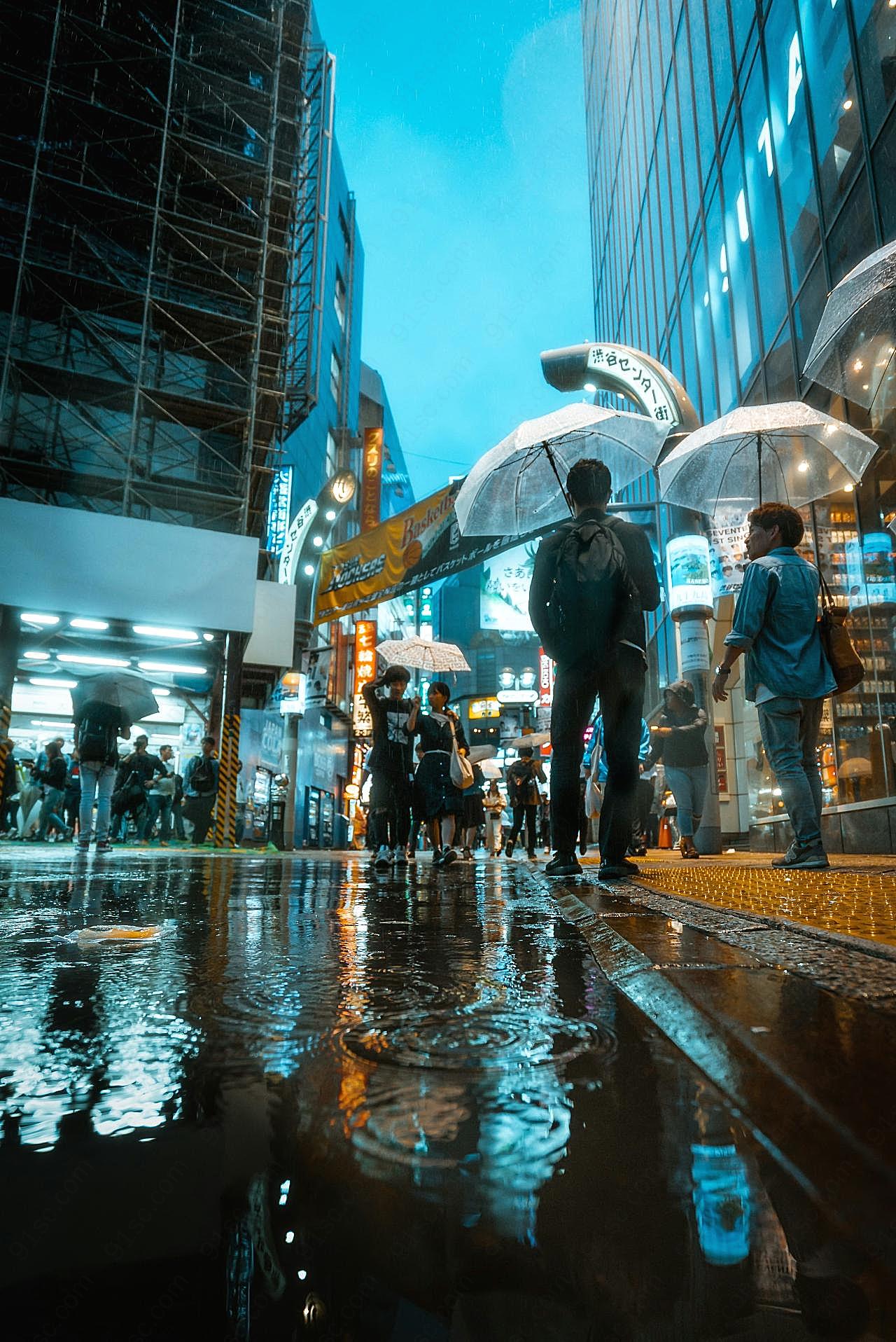 下雨天城市街道夜景图片高清建筑