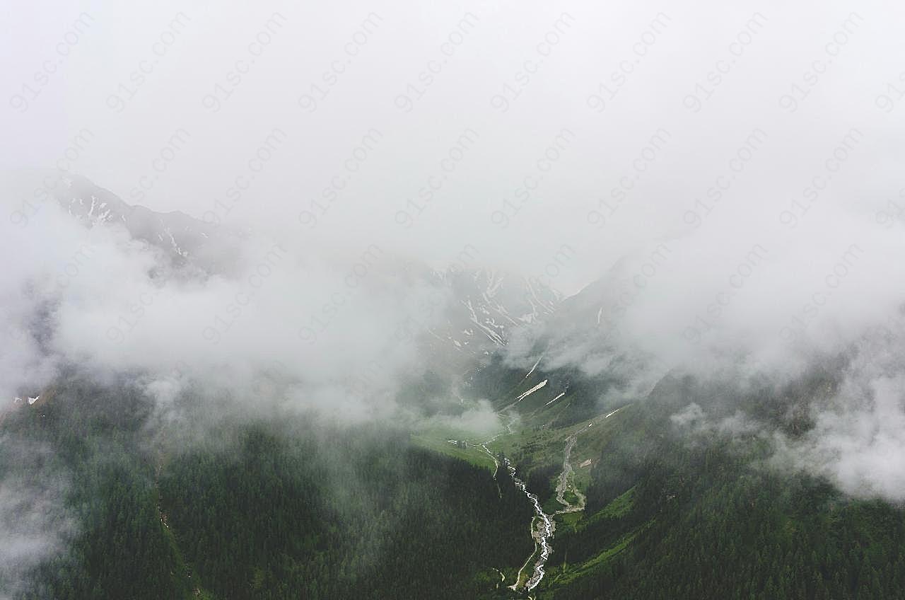云雾缭绕山林俯视图景观风景