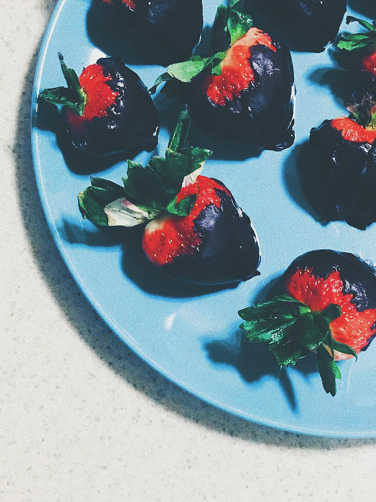 草莓巧克力甜点图片高清餐饮