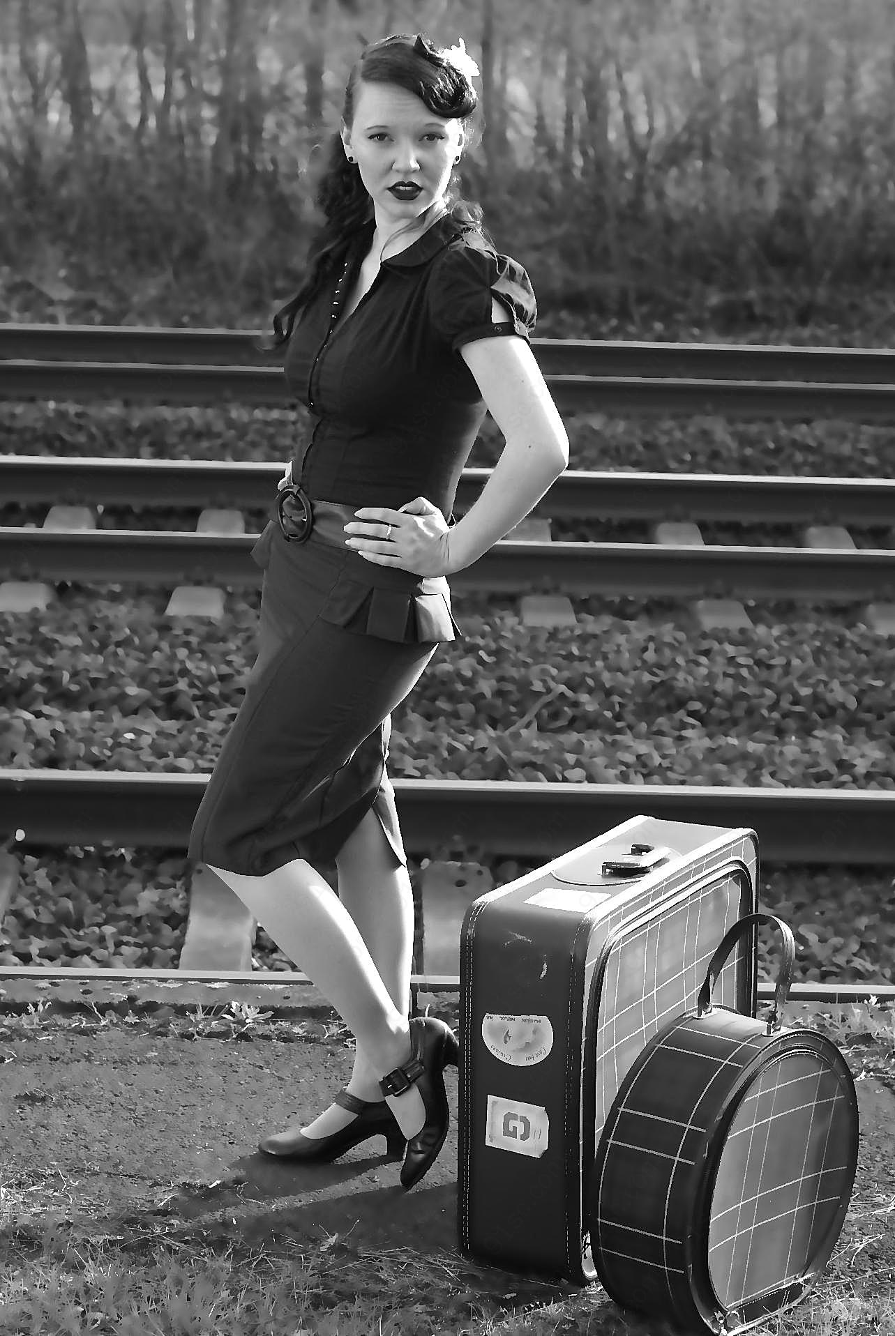 日本美女铁路黑白写真人物速写