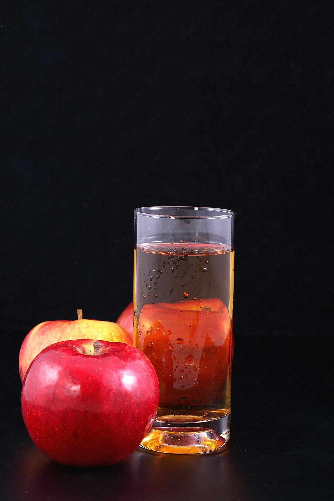 苹果与玻璃杯水果