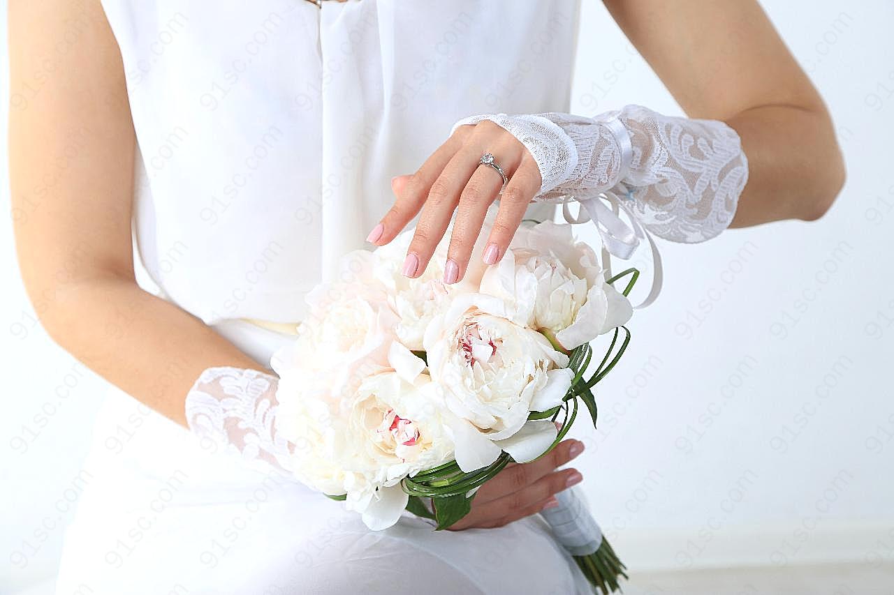 手拿着花束的新娘图片婚纱图片