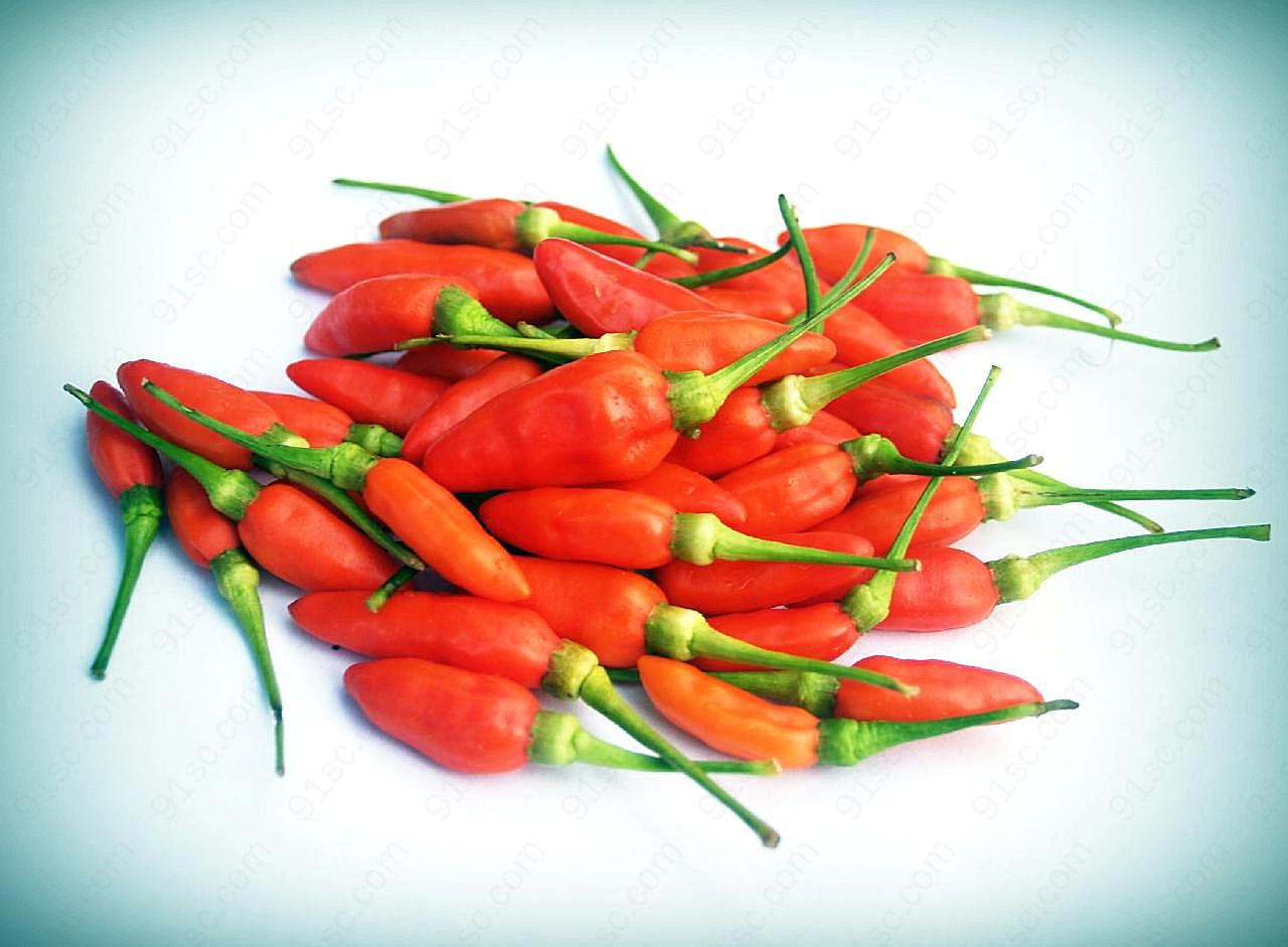 新鲜红的小辣椒图片生物摄影