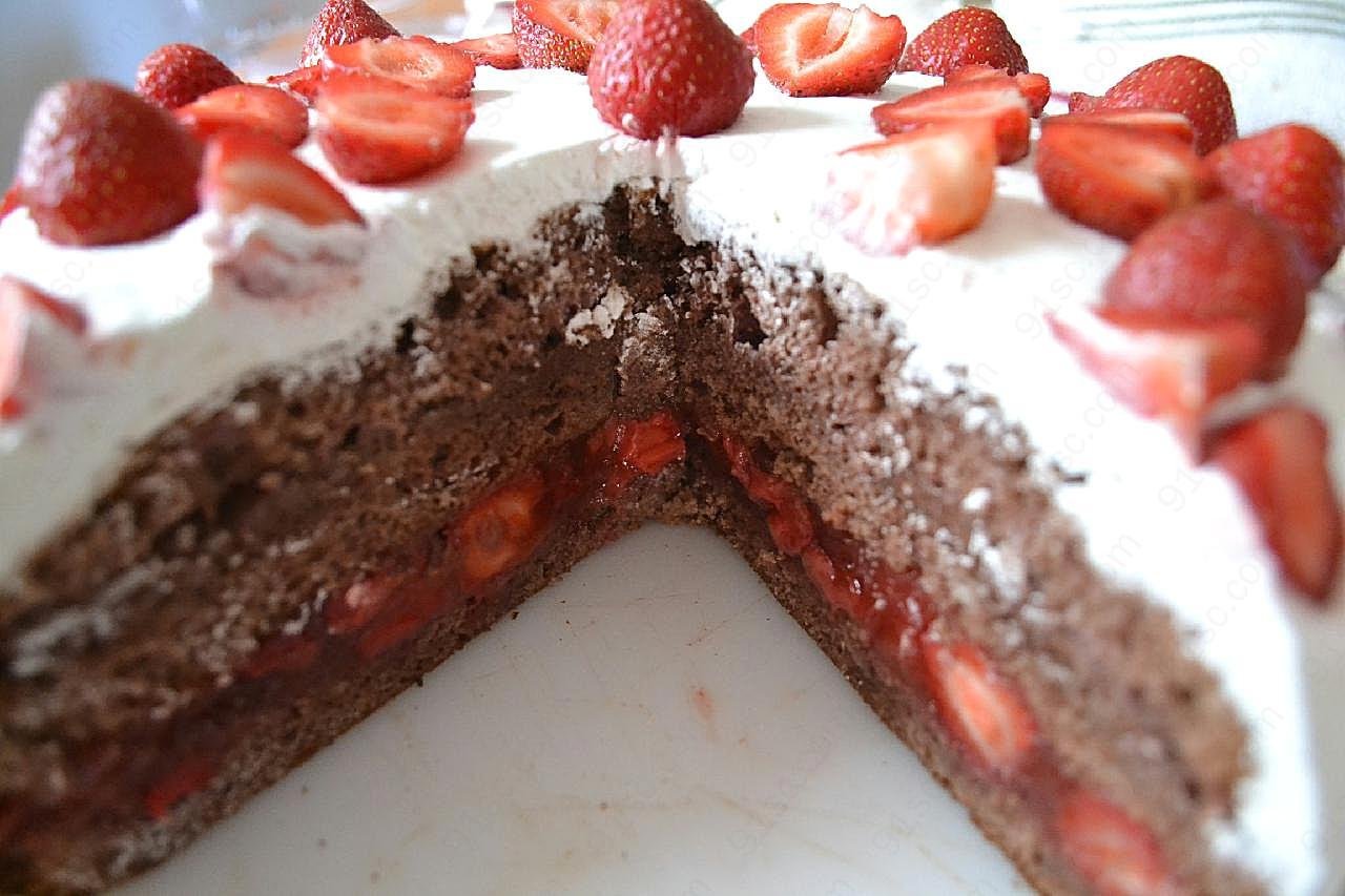 草莓奶油切块图片蛋糕