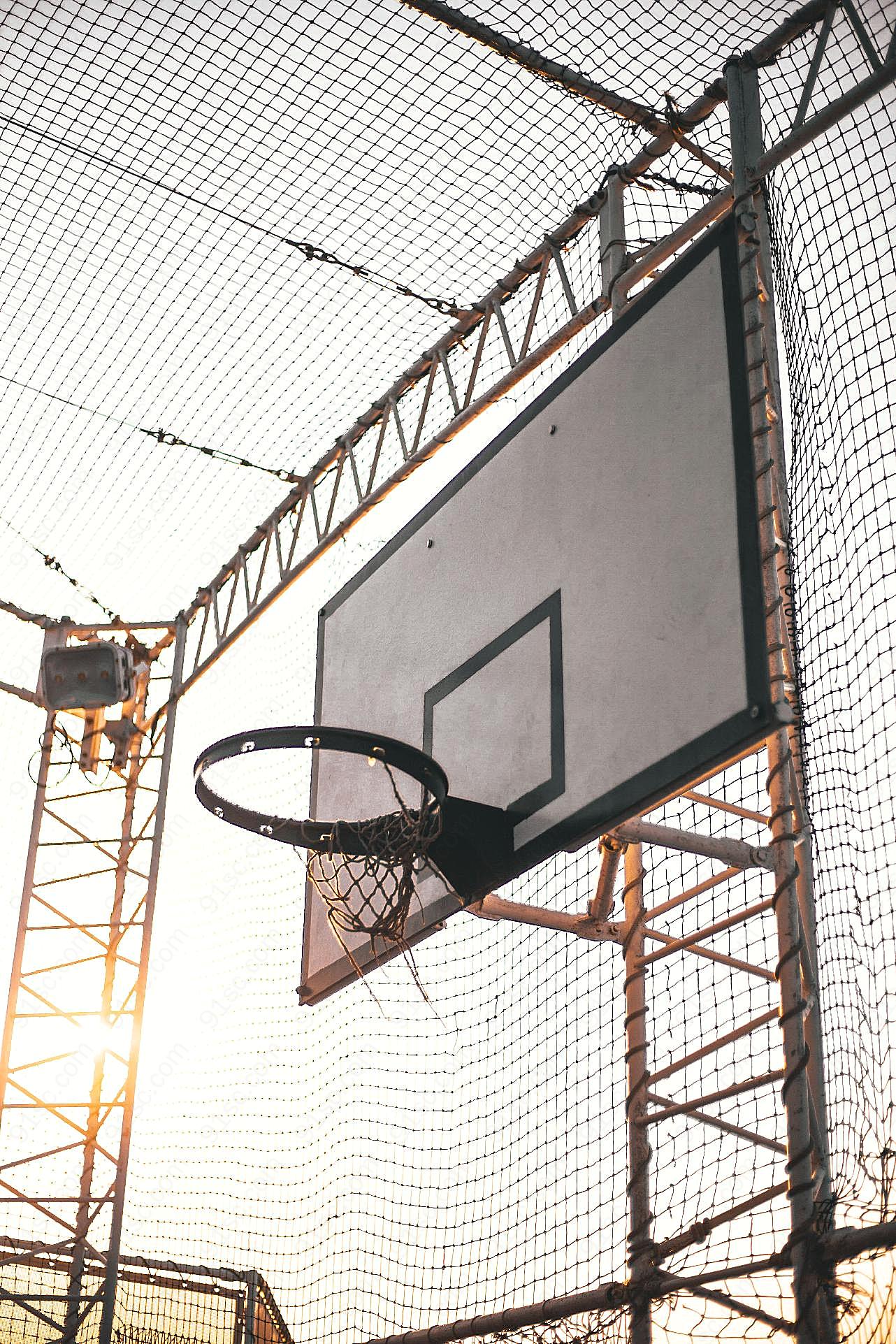 校园篮球架图片摄影