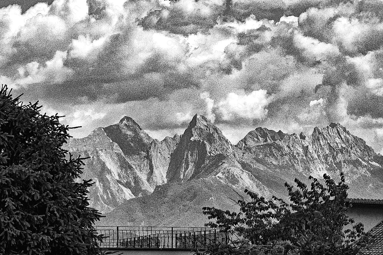 阿尔卑斯雪山黑白图片自然摄影