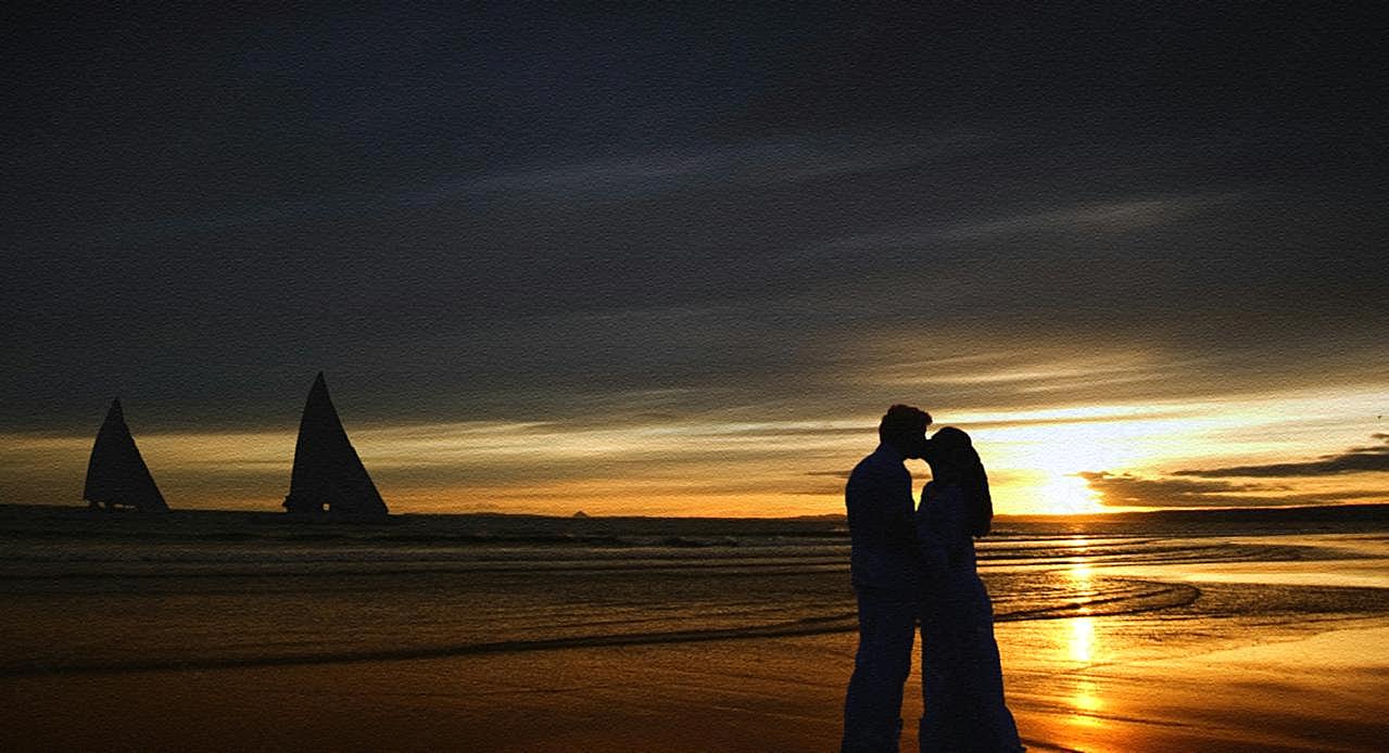 情侣接吻海边图片情侣图片