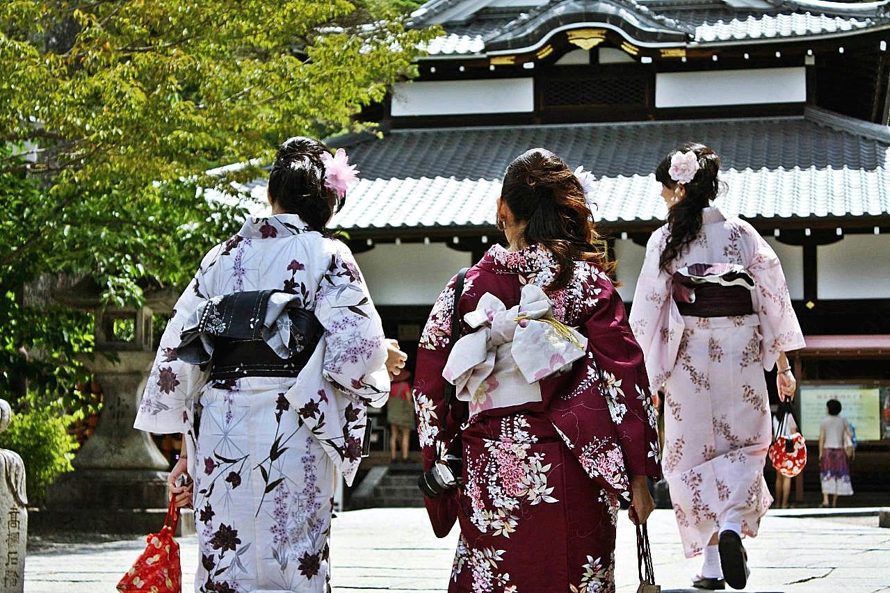 日本街头和服少女图片人物速写