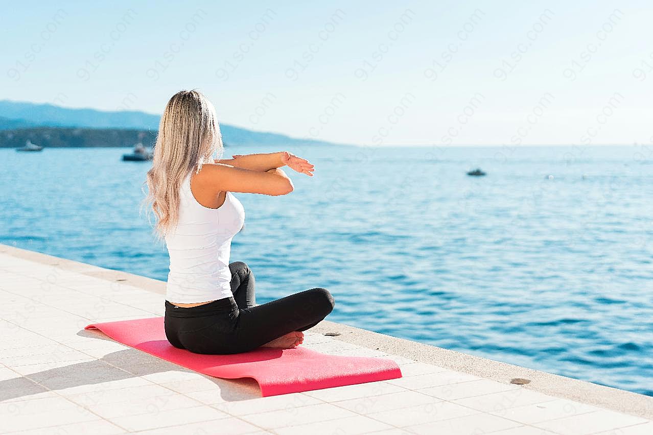 减肥瑜伽动作图片体育运动