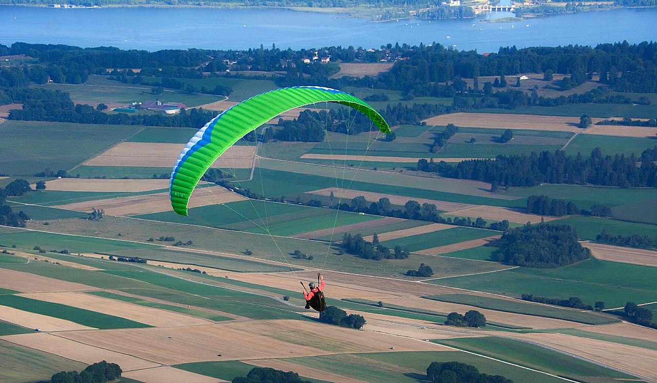 滑翔伞降落图片艺术文化