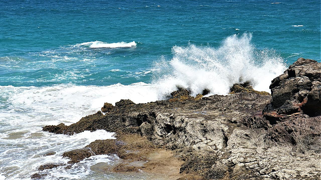 海洋海岸大浪击石图片自然