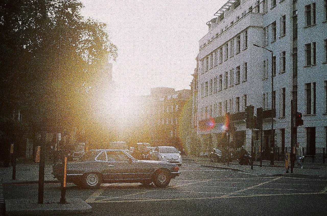 清晨阳光城市街景图片摄影