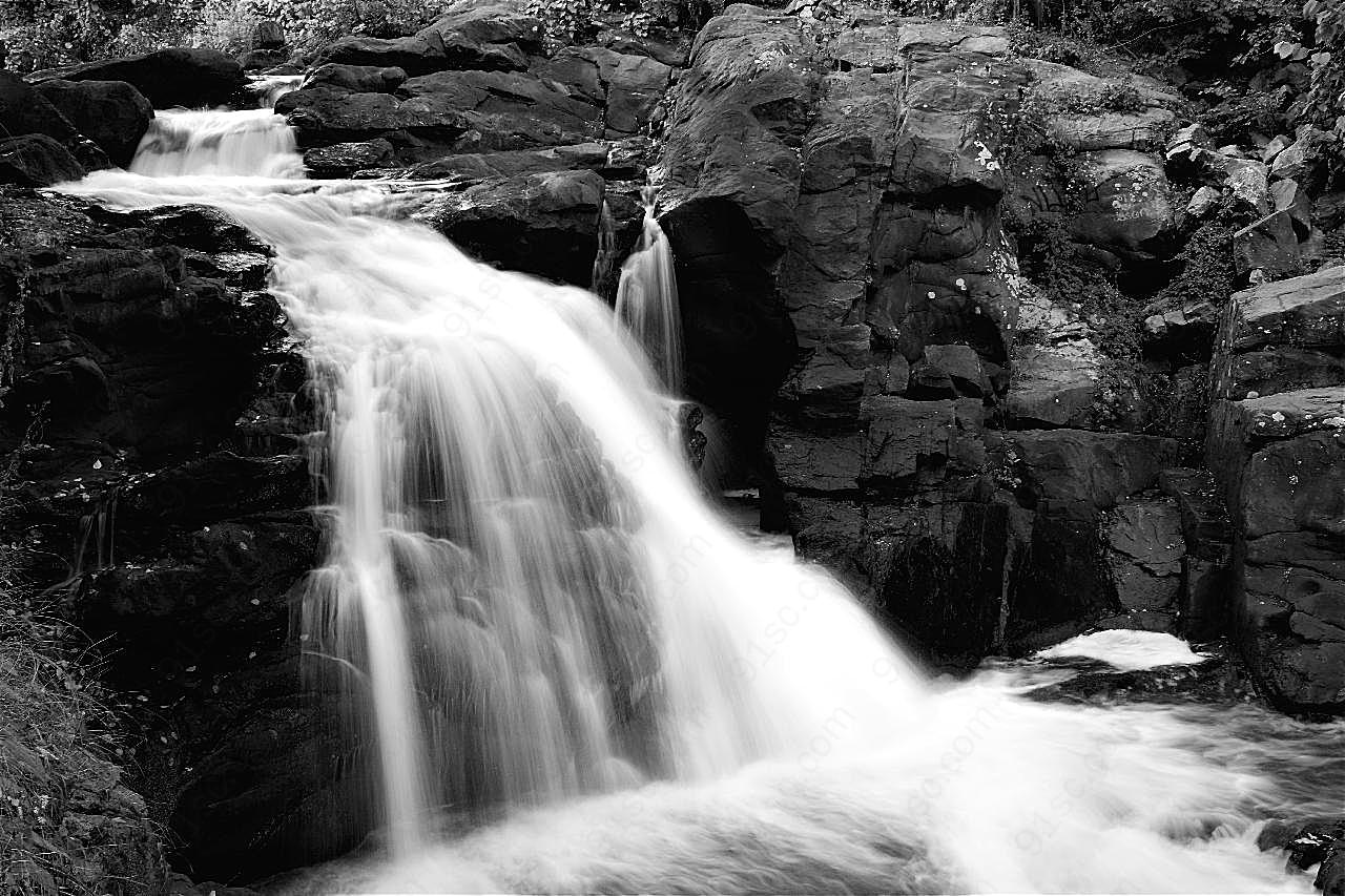 溪流瀑布黑白图片高清