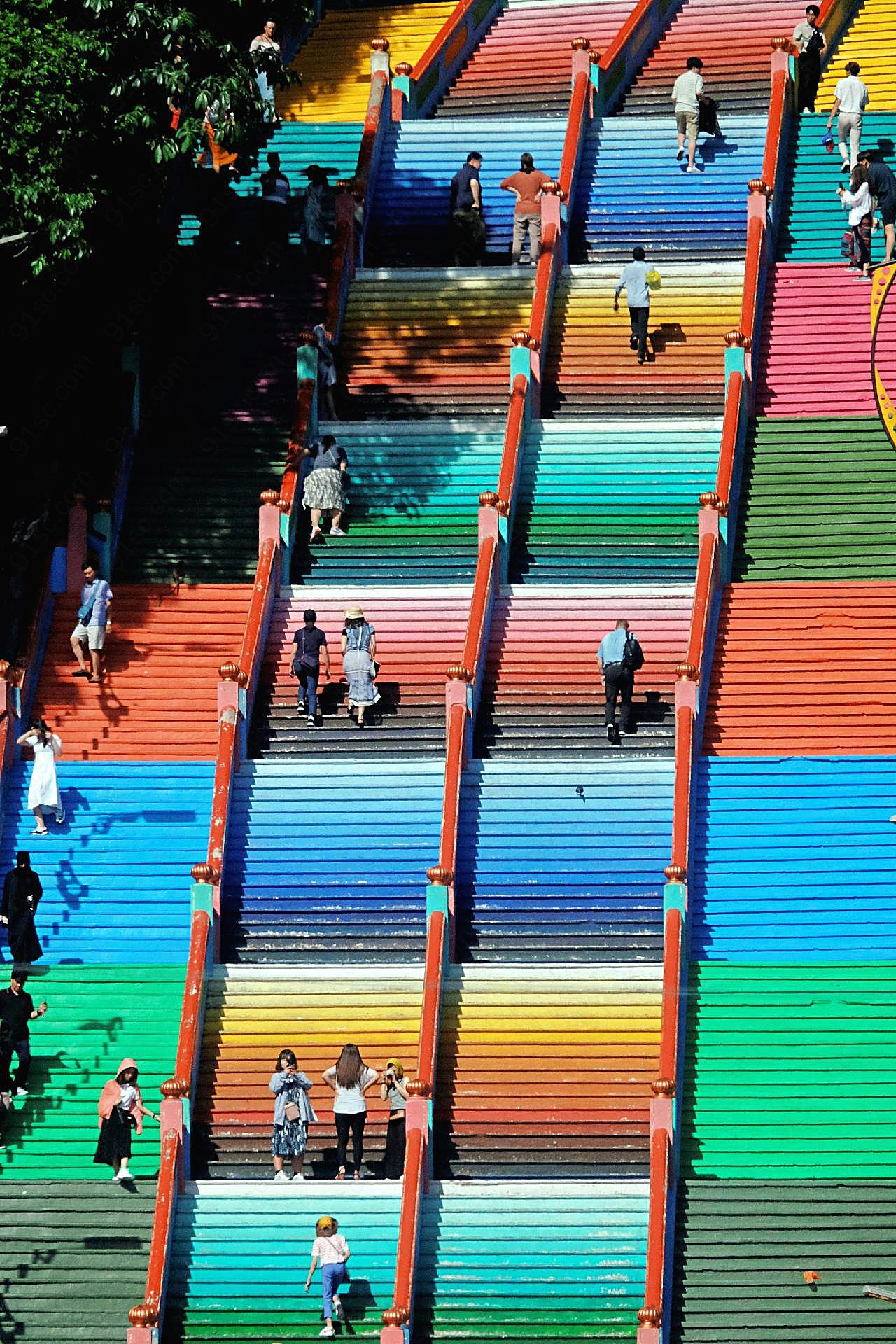 彩虹阶梯图片现代建筑