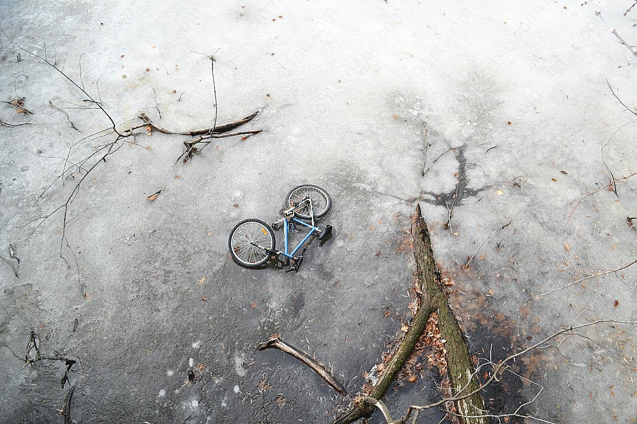 冰面上的自行车图片运输交通