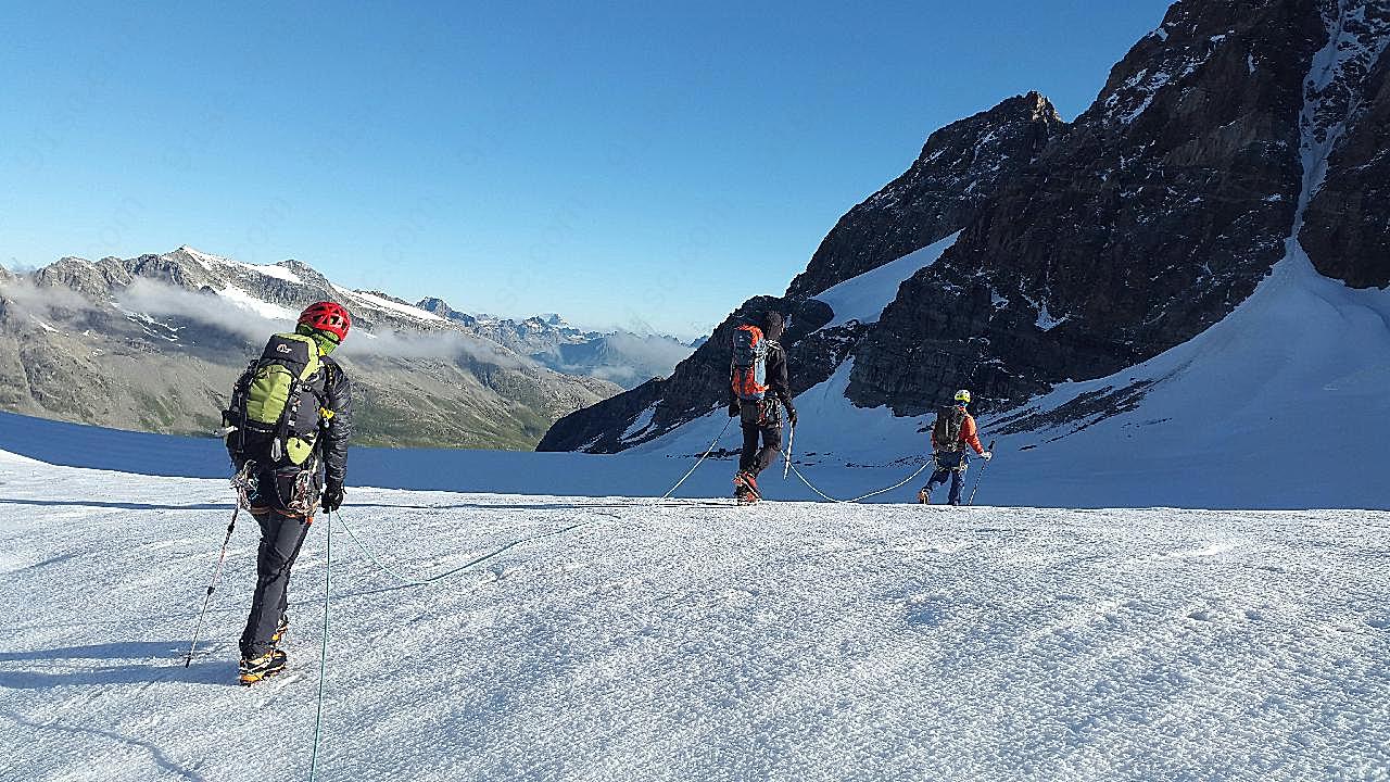 雪山登山队图片户外运动