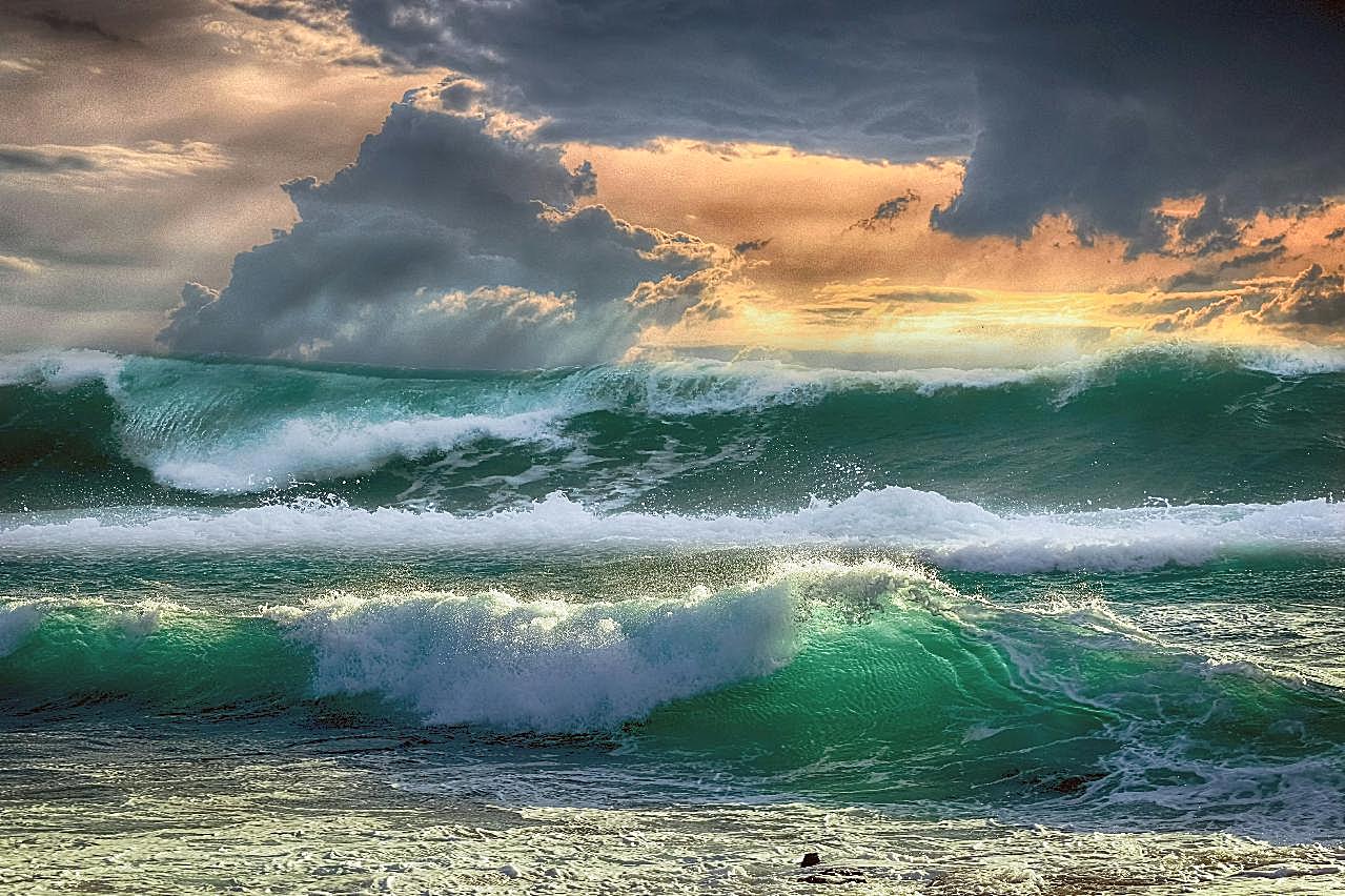 海洋翻滚巨浪图片风景