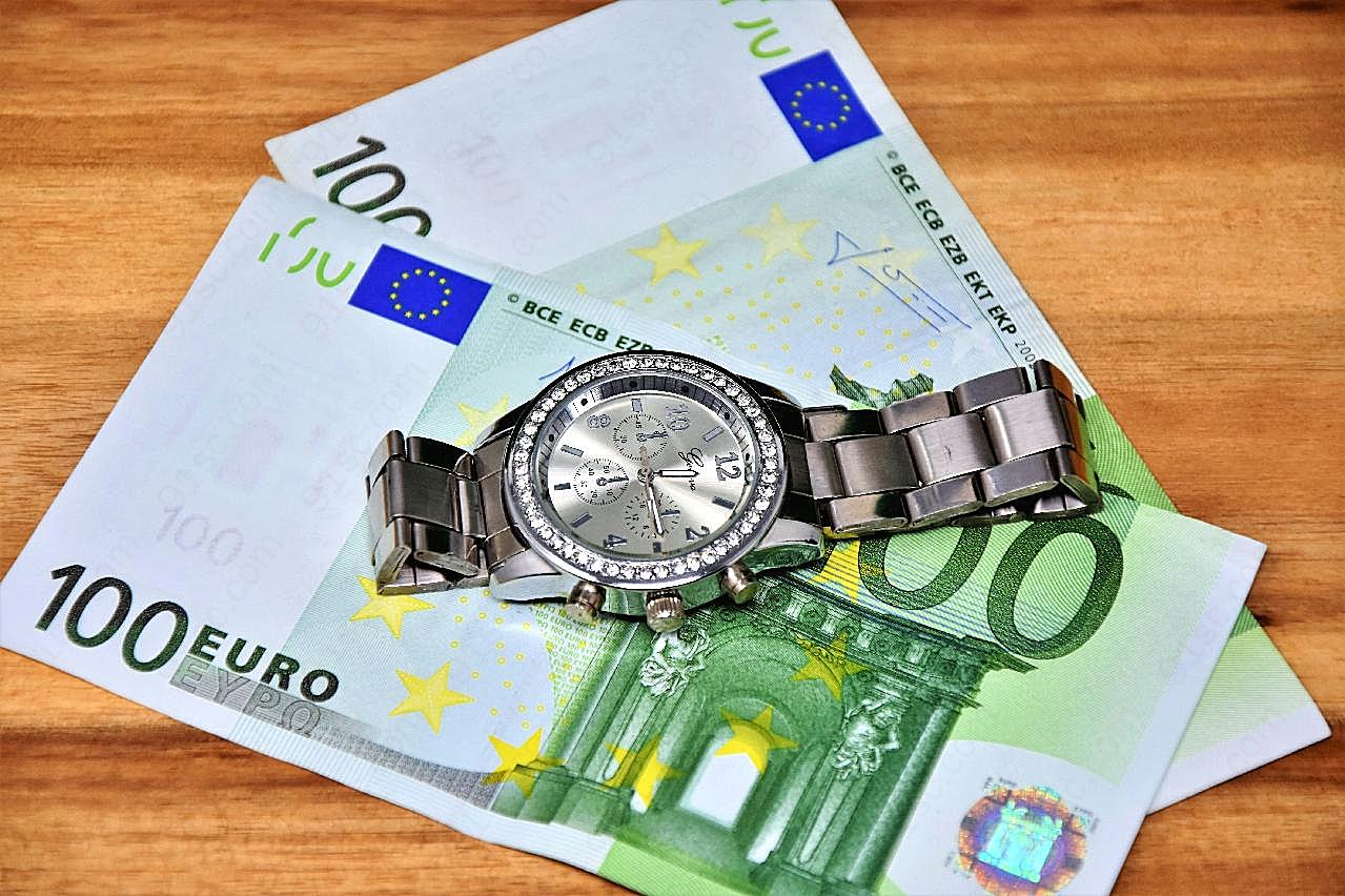 100欧元和手表图片高清