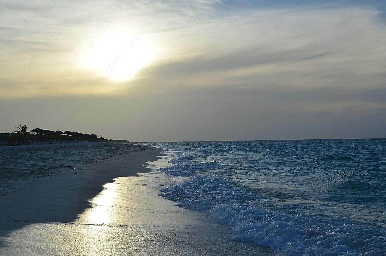 清晨海滩海浪图片海岸沙滩