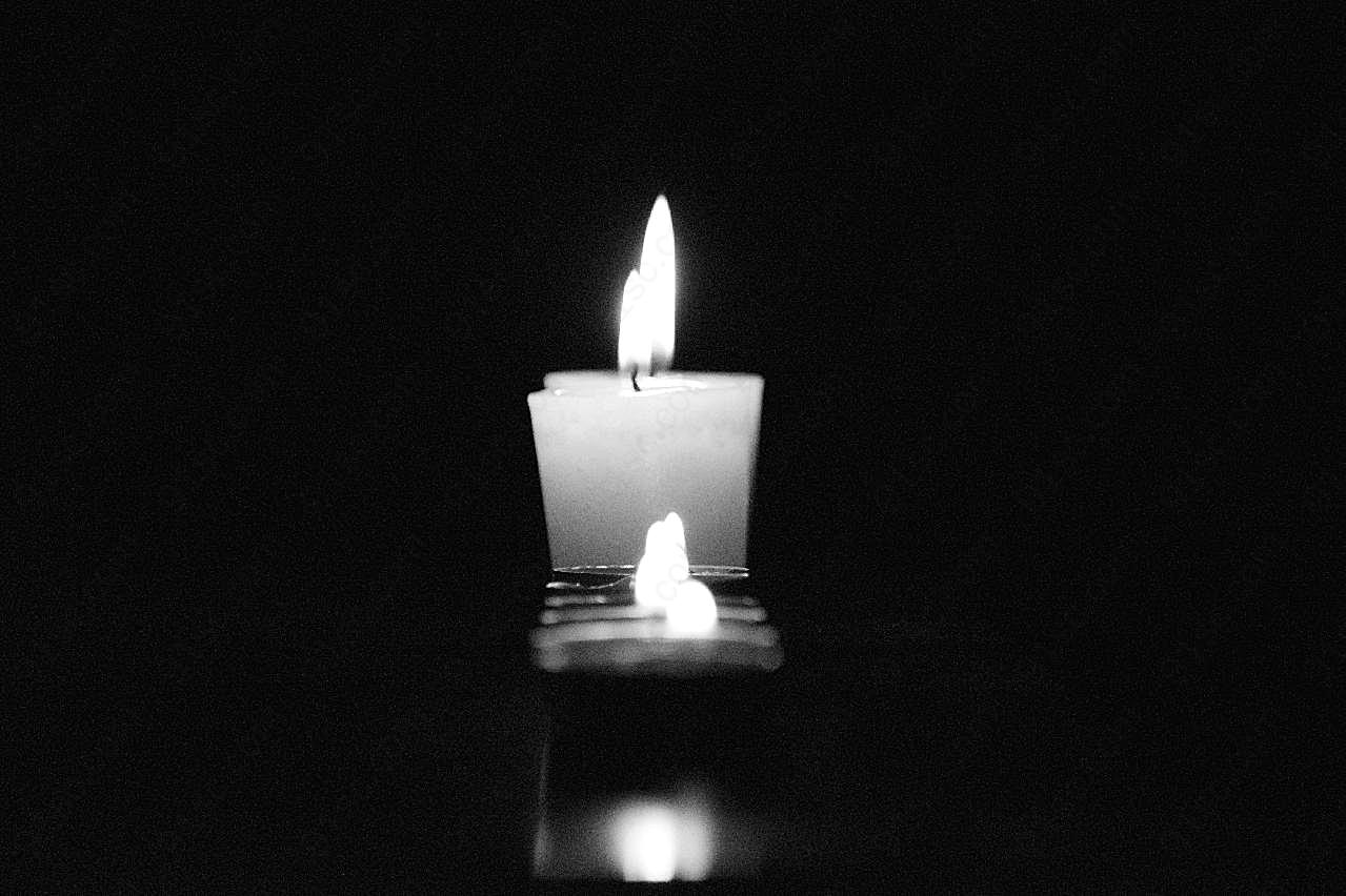 黑夜白蜡烛烛光图片高清