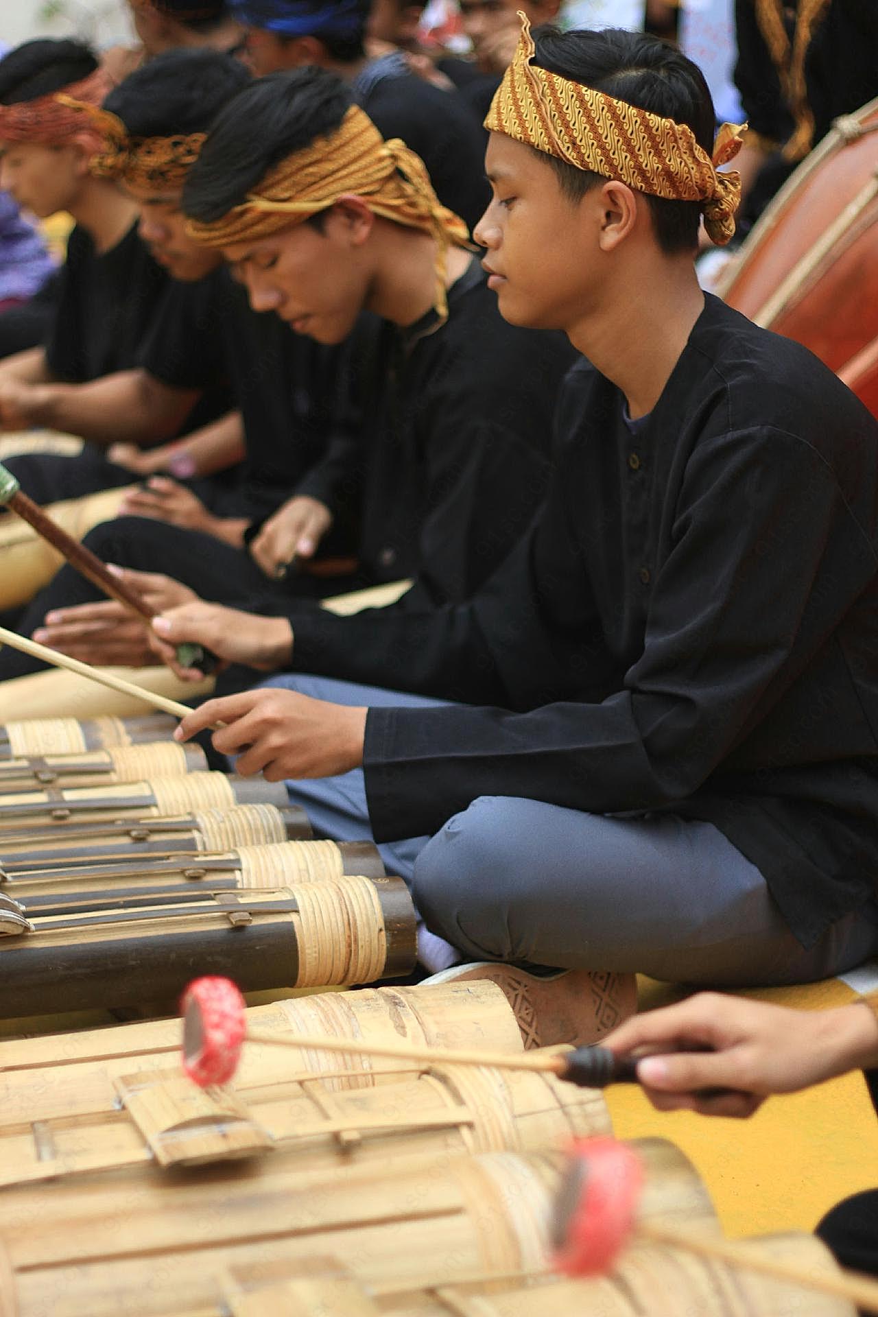 亚洲传统打击乐演奏图片高清人物