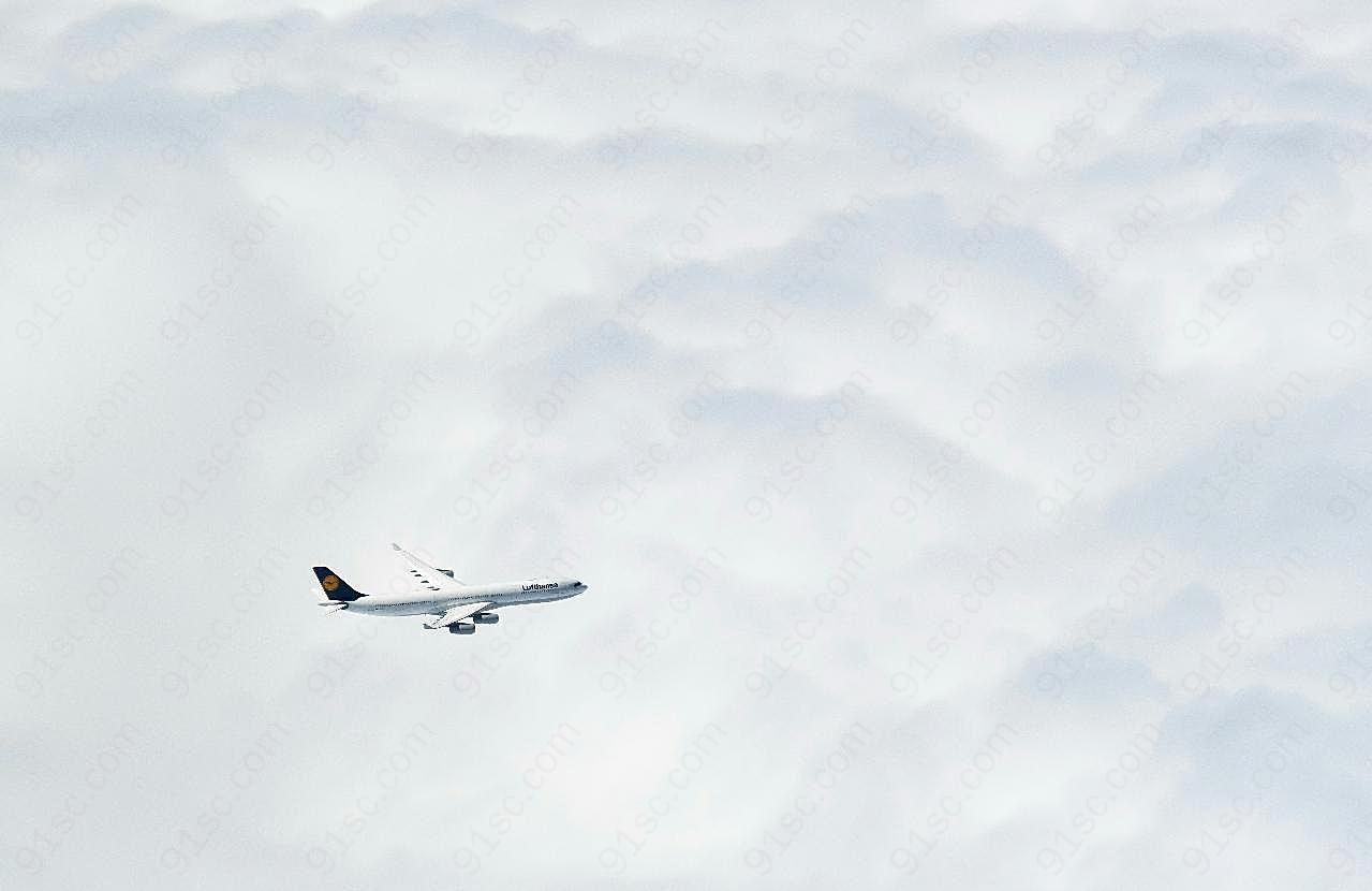 云海飞行的飞机图片交通工具