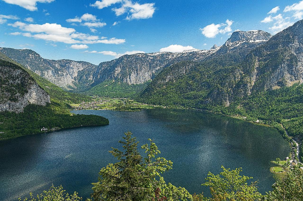 翠绿高山湖泊风景图片高清摄影