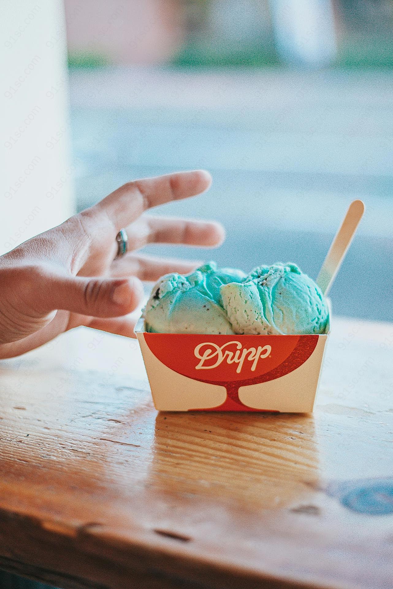 一盒冰淇淋图片餐饮摄影