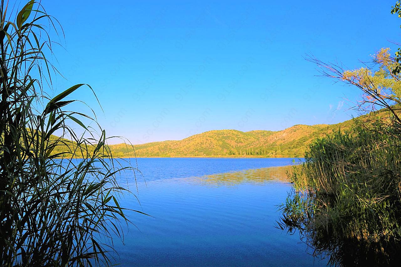 蔚蓝湖泊风景图片摄影高清
