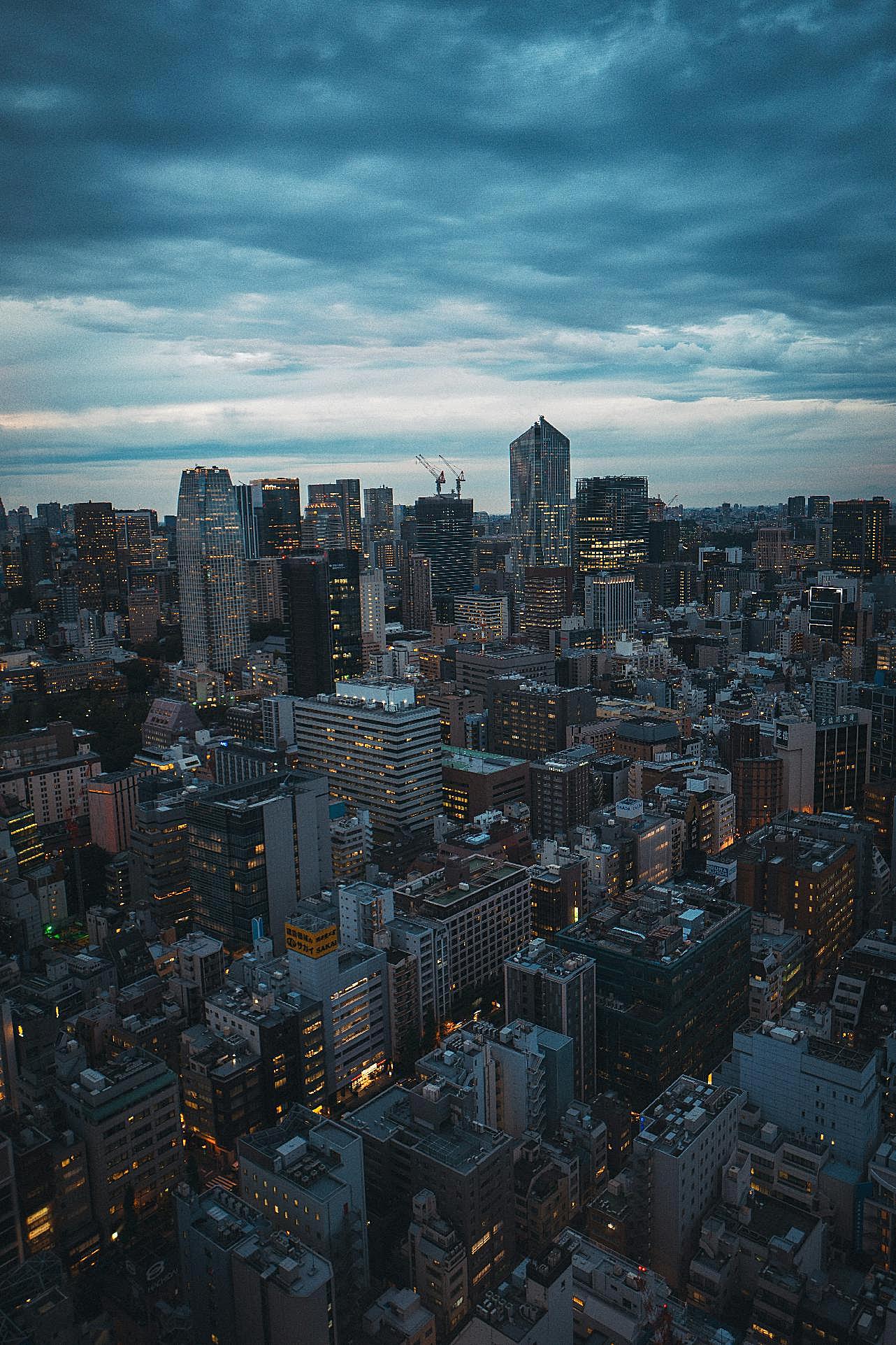 黄昏城市建筑航拍图城市景观