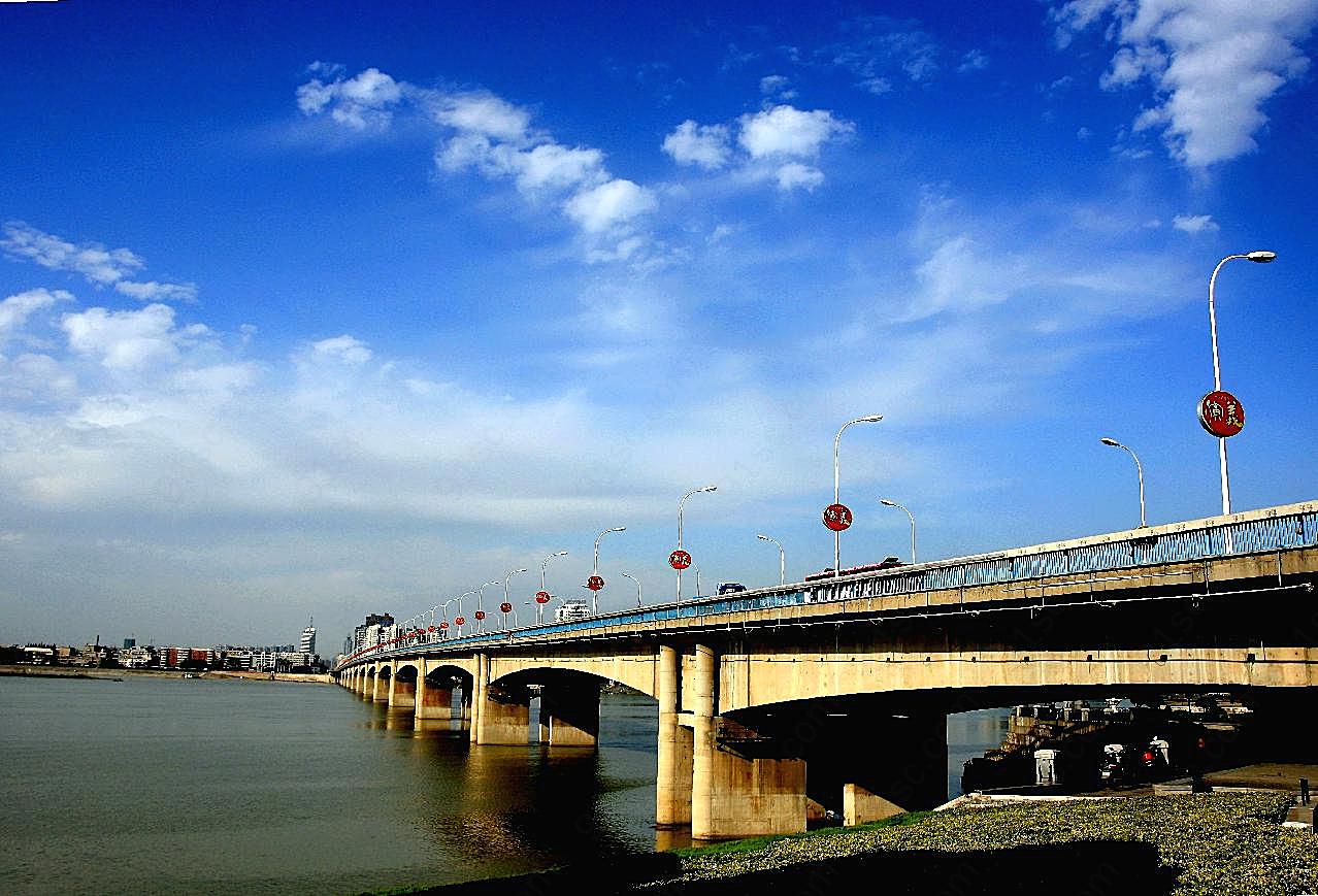 蓝天白云长虹大桥图片现代建筑