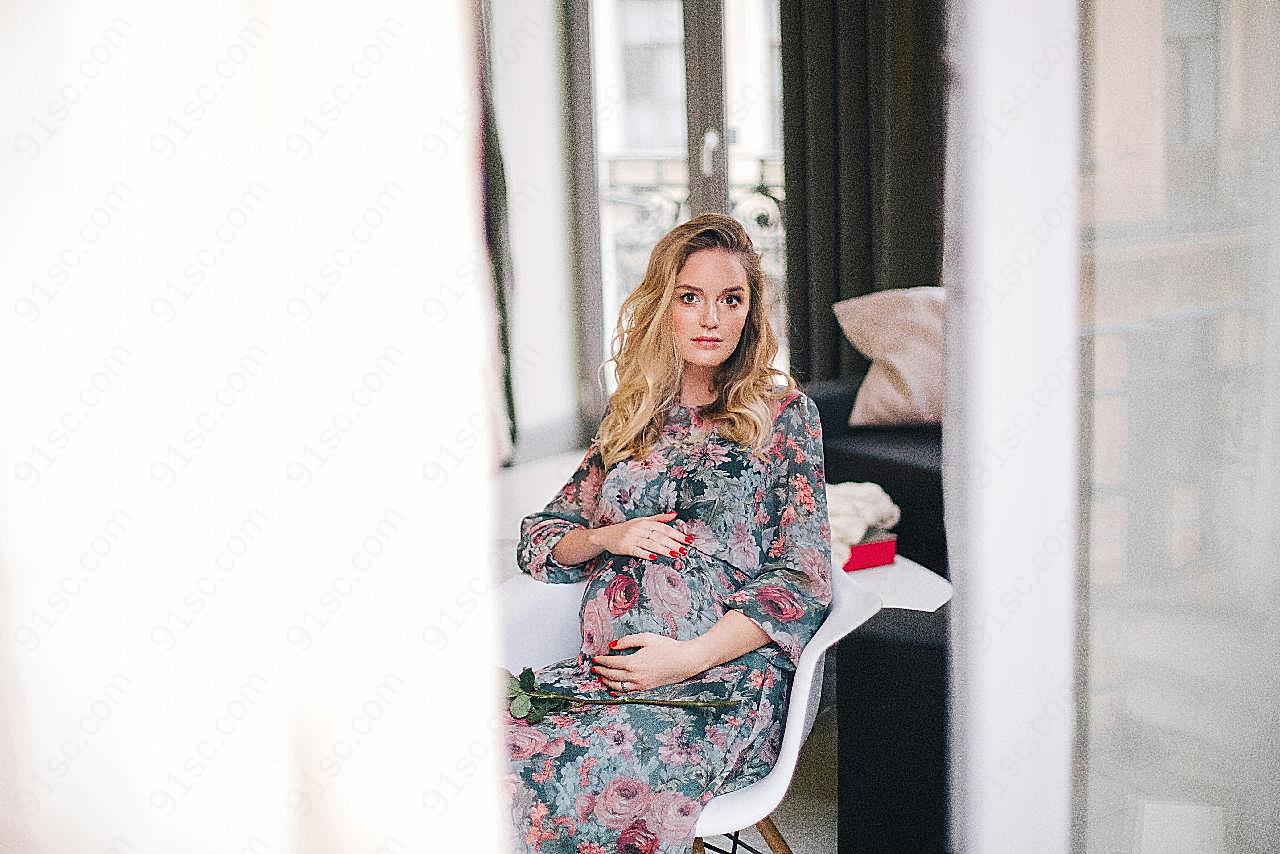 怀孕的女人图片人物速写