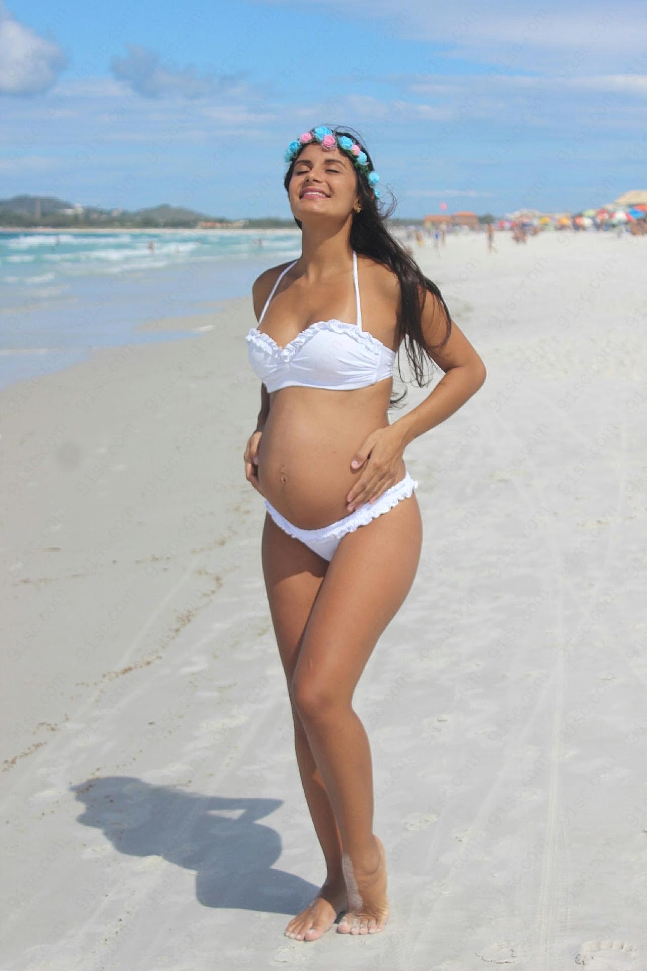 大肚子孕妇比基尼图片人物速写