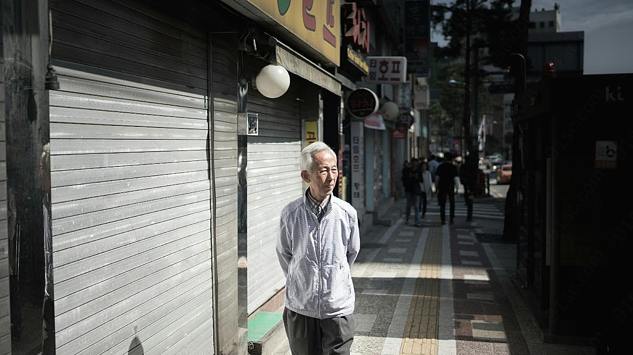 亚洲老人散步图片人物