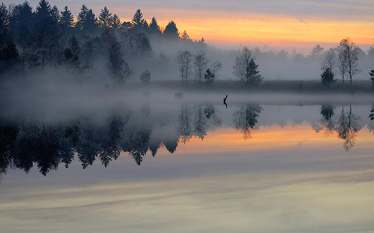 冬季清晨湖泊雾气图片湖泊图片
