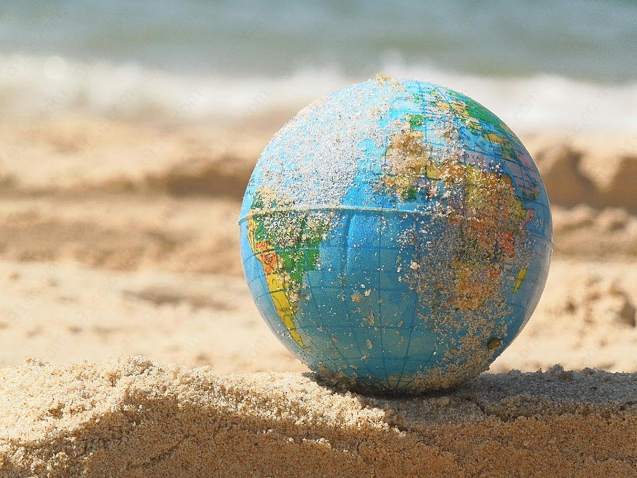 沙滩上地球仪图片百科
