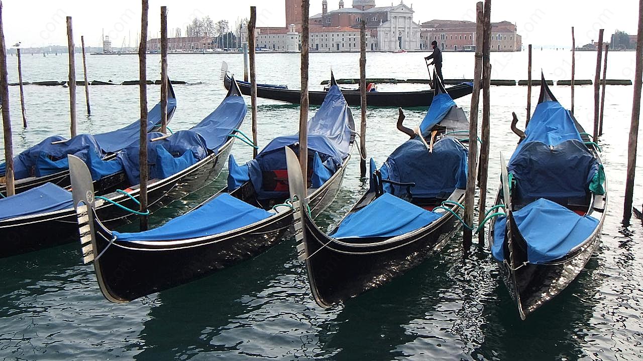 威尼斯小船只停靠图片交通工具