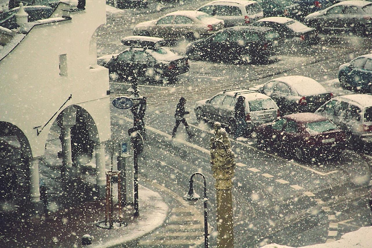 冬天城市下雪图片摄影