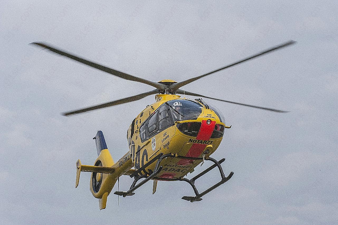 飞行救援直升机图片交通工具