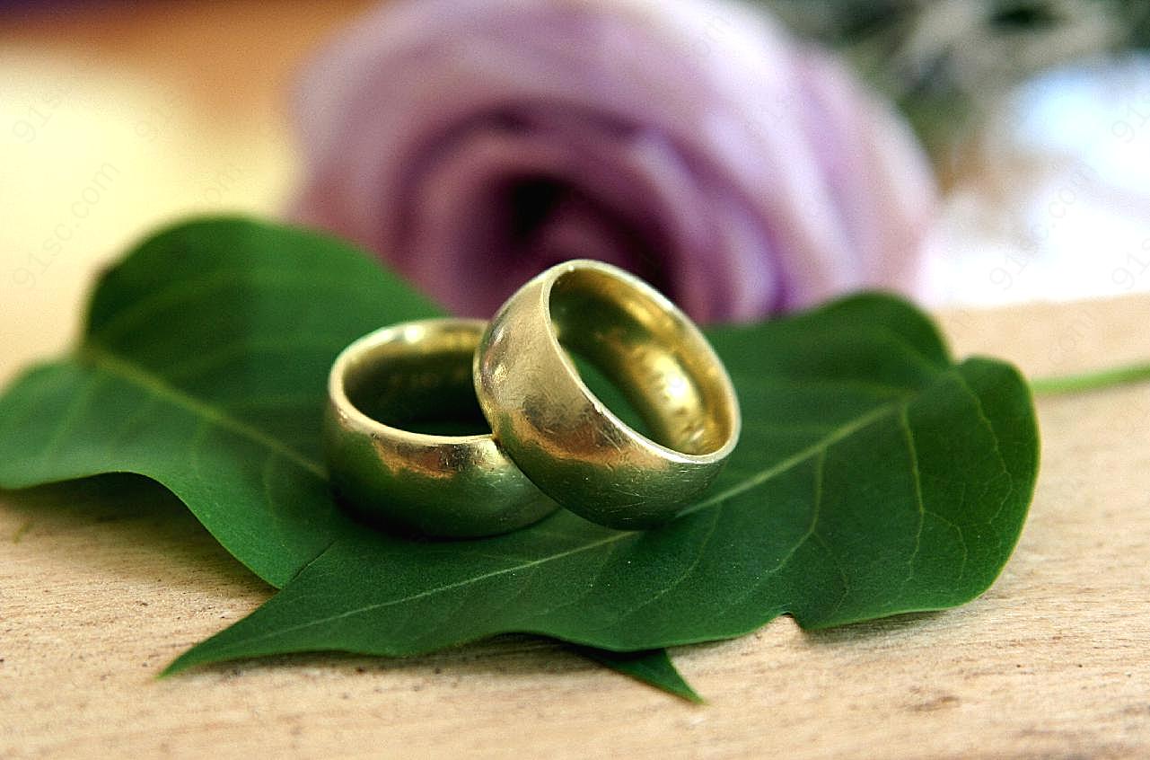 黄金结婚戒指图片摄影