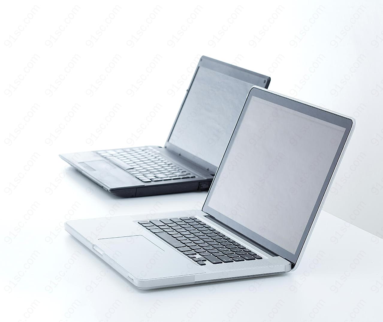 两台笔记本图片电脑