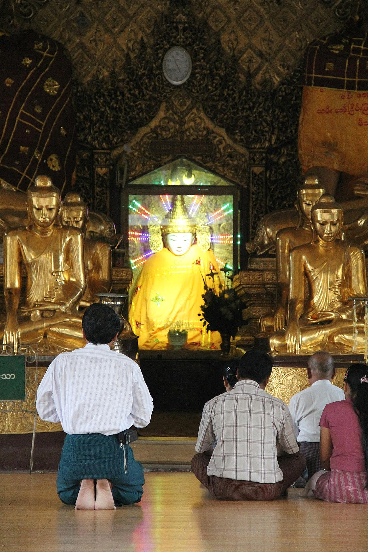 寺庙祈祷图片人物速写