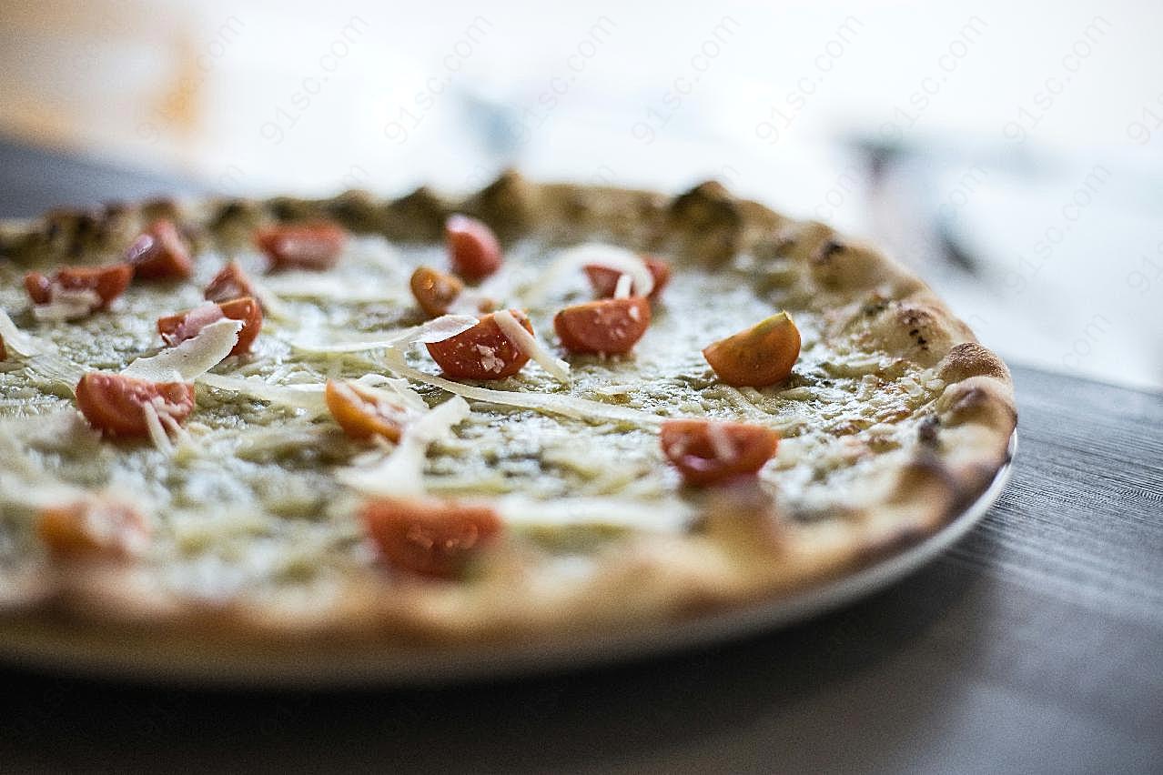 自制西红柿培根披萨图片餐饮美食