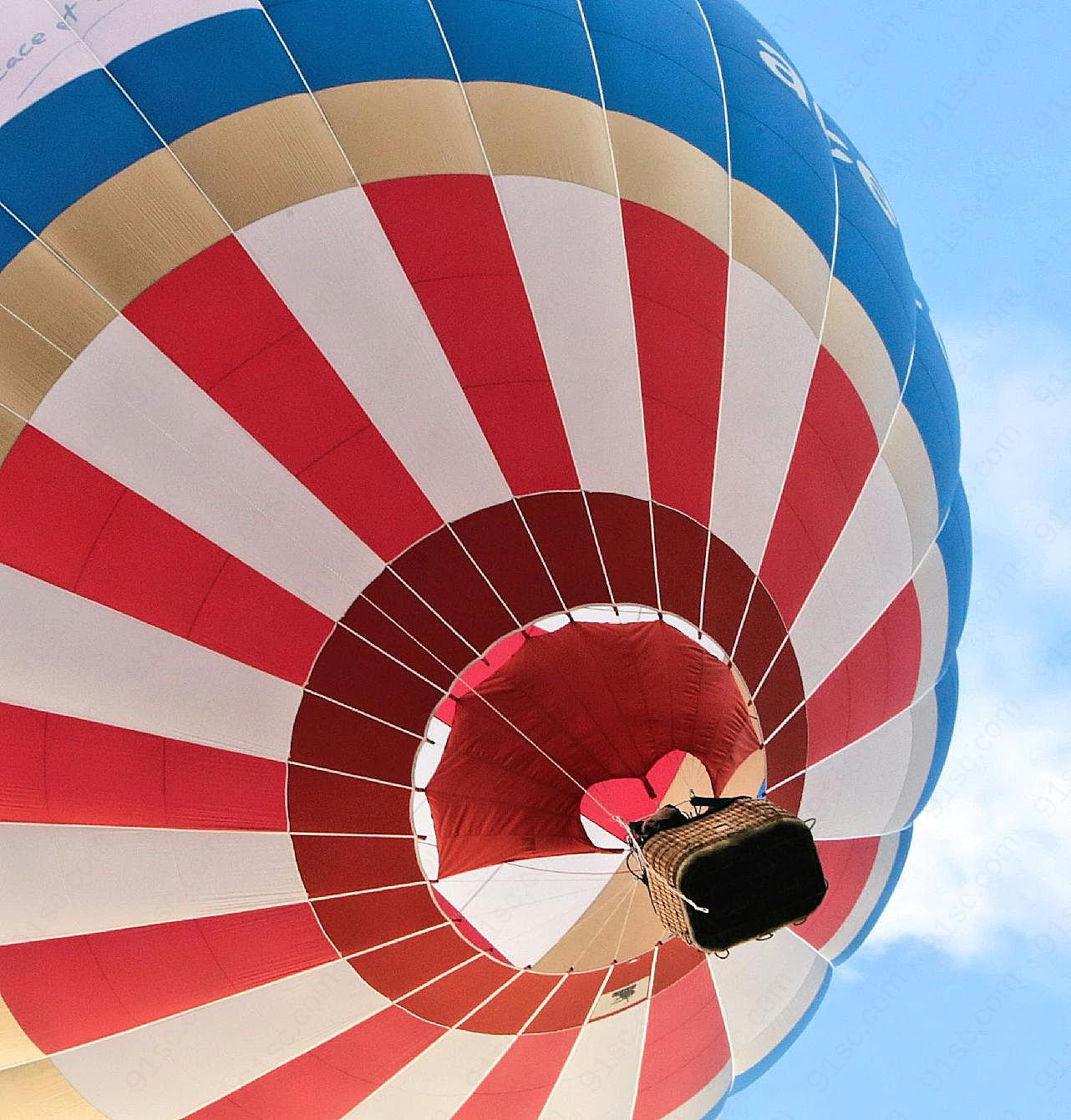 空中彩色热气球图片摄影
