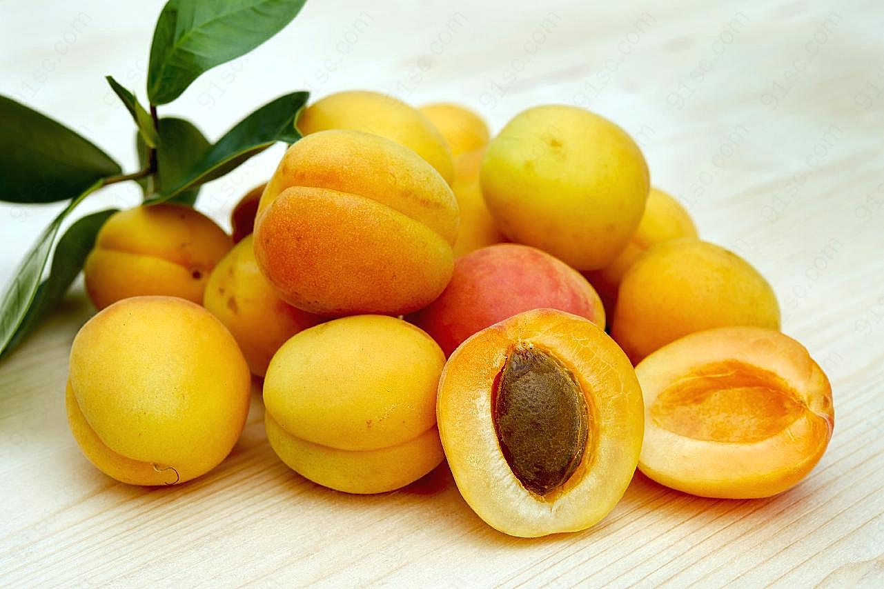 新鲜杏子图片水果
