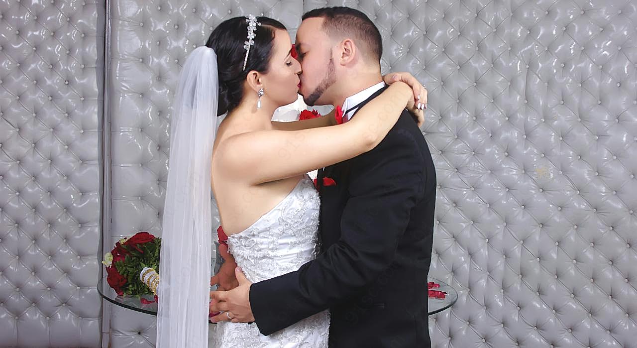 情侣结婚接吻图片高清人物