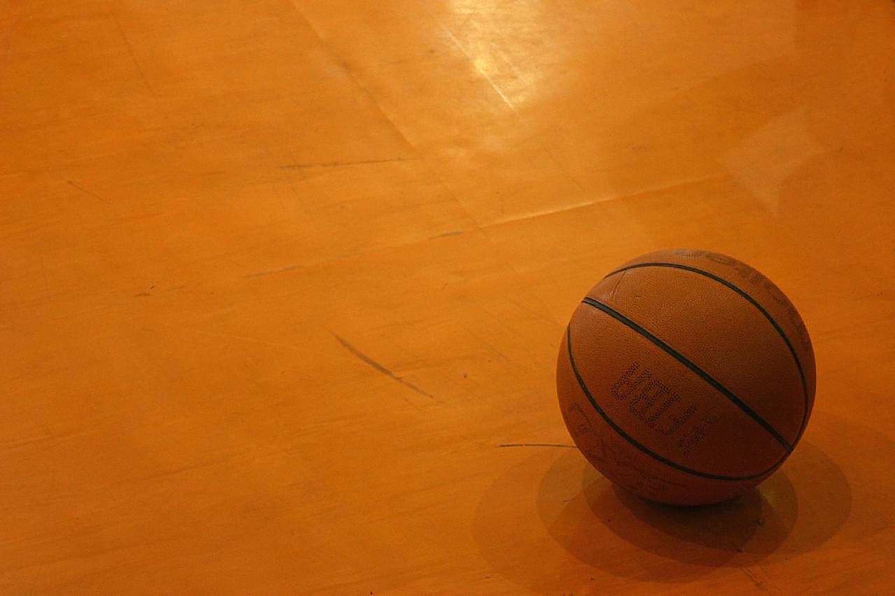 地面篮球图片摄影