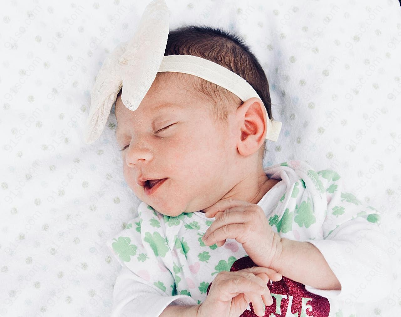新生儿睡觉姿势图片摄影高清